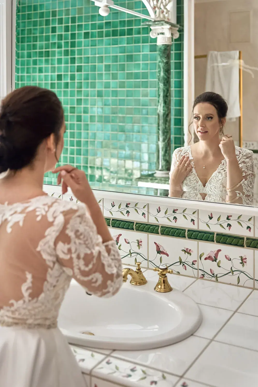 Bride getting ready mirror — Claire & Nick's wedding at Howe Marine, Indian River
