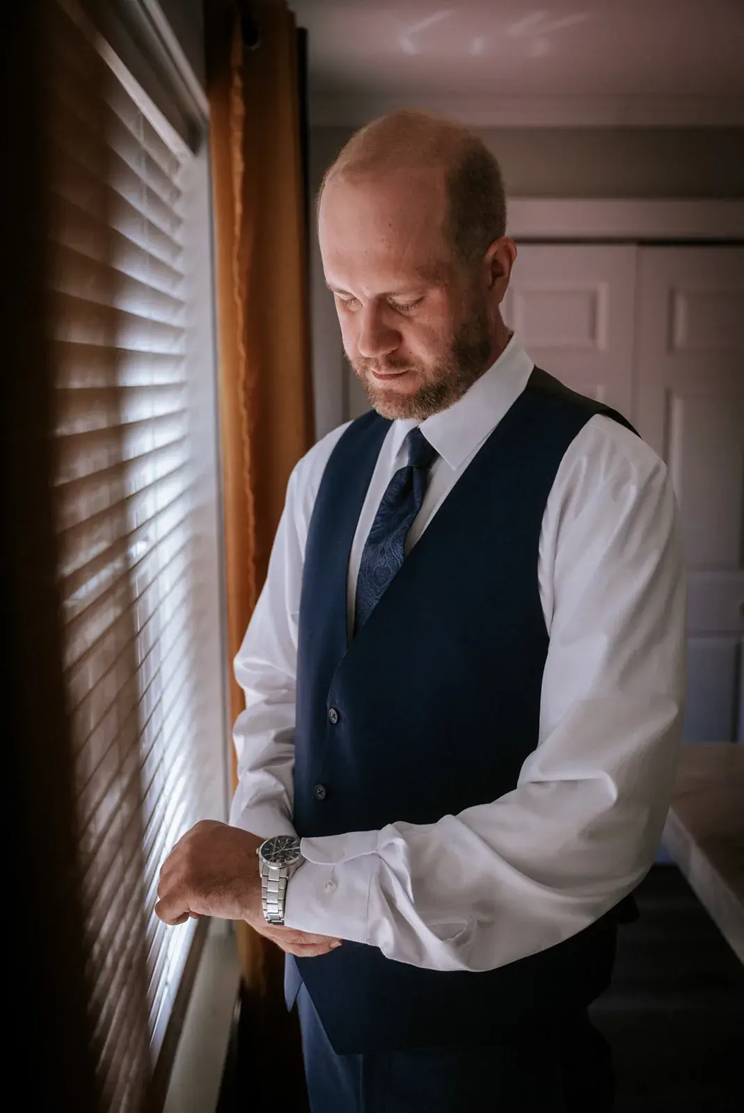 Groom getting ready window — Kelly & Ezra's wedding at Aria at The Whitcomb, St. Joseph